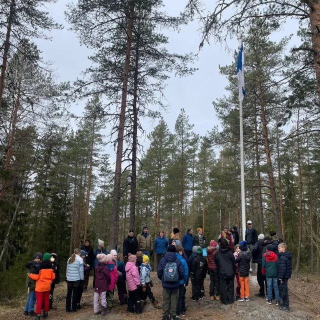 Potatis!🥔

Årets vårförläggning ordnades tilsammans med @ssk_vikingarna på Lärkans! Temat var potatis, och det kryllade med potatisar!

Patrullscouterna fick bland annat laga praliner, batterier, fiska, balansera potis på sked, stämpla, koka och laga maträtter med potatisar! Potatisar fanns vid varje hörn.
Dessutom tog patrull Kungsörn hem vinsten i p-råddet🤩

Vargungarna har övat navigering, lekt, pysslat och ätit mycket potatais🥔🥔

#partioscout #fissc #hess #scout