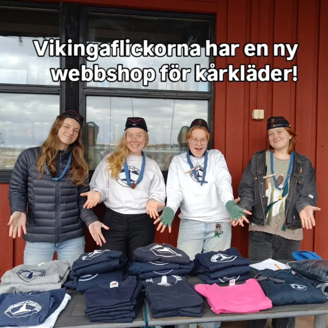 Nu kan du äntligen köpa kårkläder igen! 🤩

Vi har en ny webbshop på Hey Dream där du hittar kårtröjor, verkkaren, t-skjortor och muggar. Som öppningserbjudande får du -10 % rabatt på alla produkter den här veckan (26.5-1.6). Se till att beställa dina produkter senast 15.6 om du vill ha den i tid till sommarlägret Öperation Bredskär!

Du hittar mera information och länk till webbshoppen på vår hemsida, under rubriken "för kårmedlemmar" och underrubriken "kårkläder".